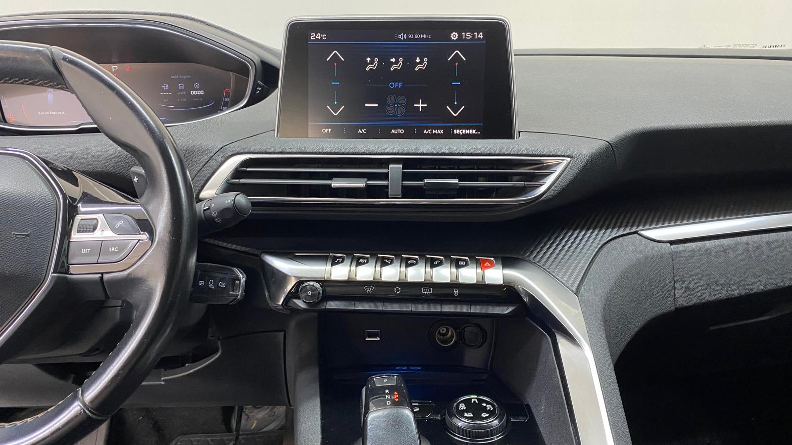 PEUGEOT 3008 7